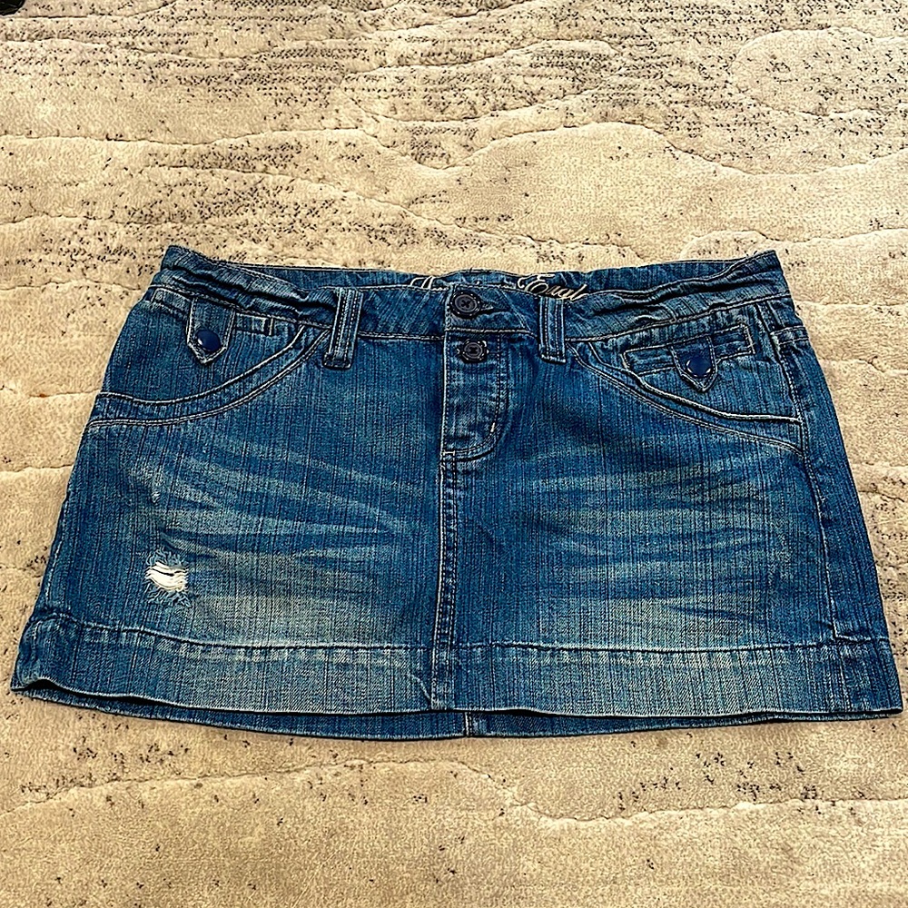 American Eagle low rise distressed denim skirt size 8